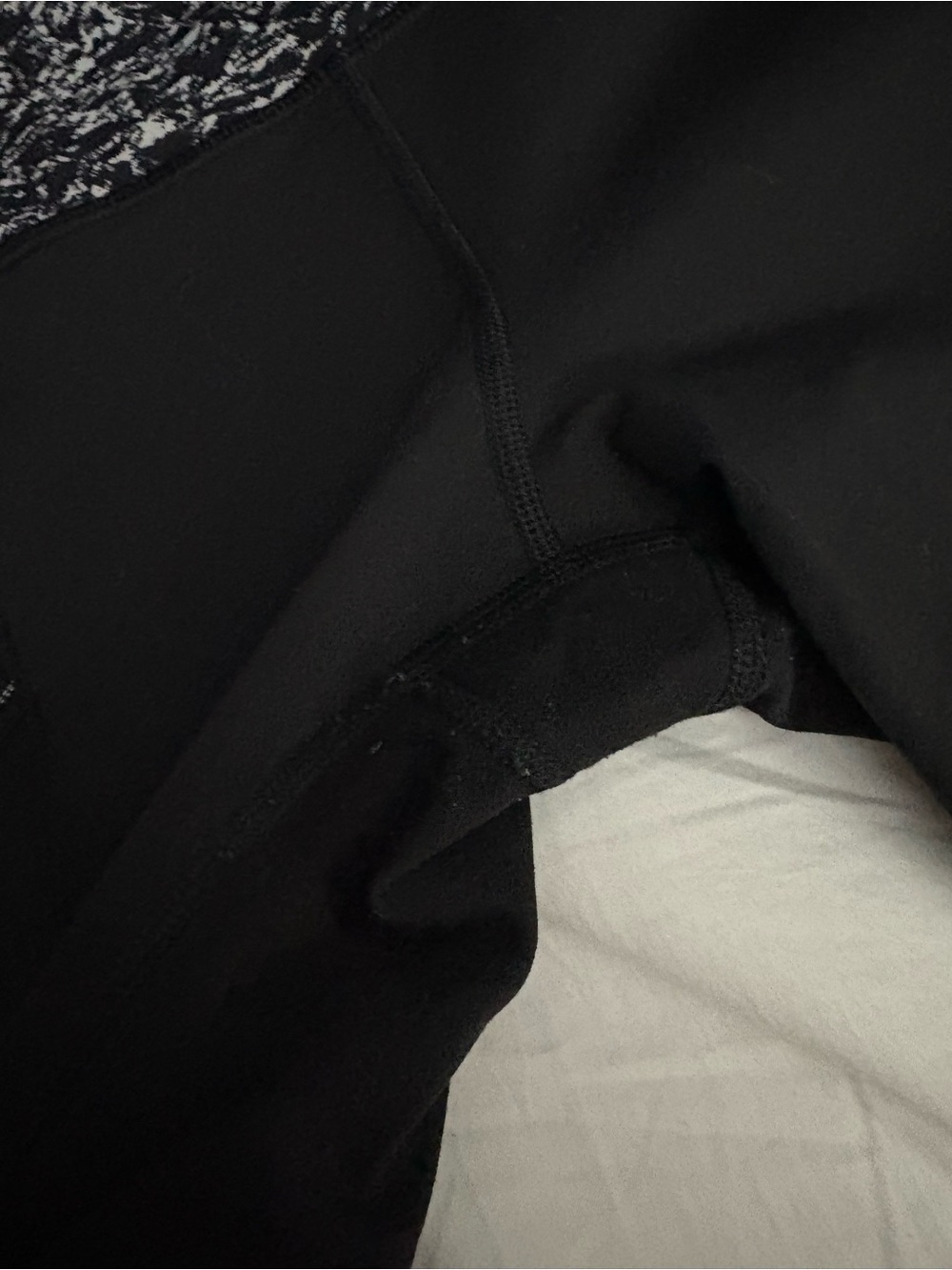 lululemon athletica Black Leggings with Black & White waist full length sz 6 - Picture 4 of 8
